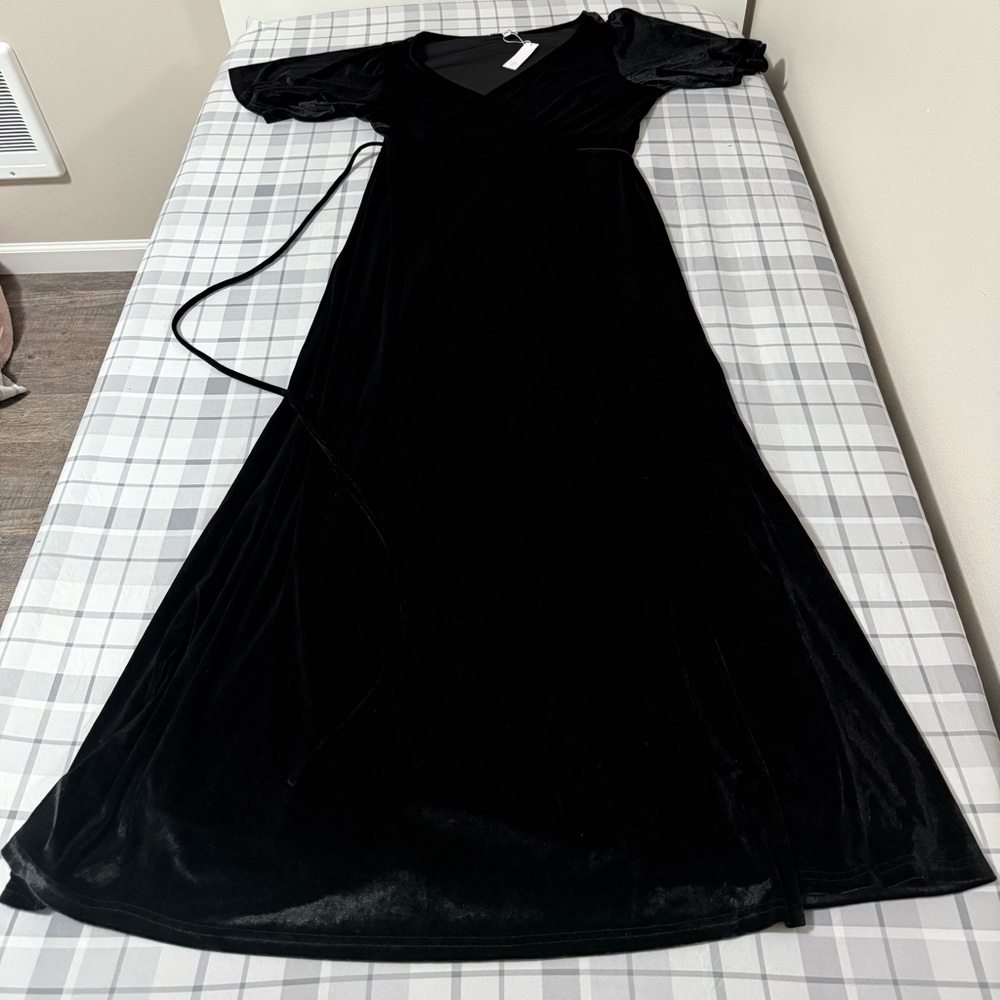 Balticborn black velvet wrap maxi dress XXL new with tag
Baltic born